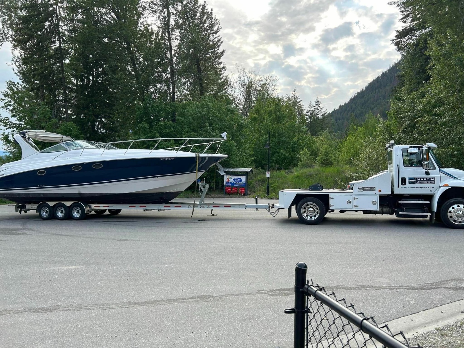 2006 Larson Cabrio 370 37
