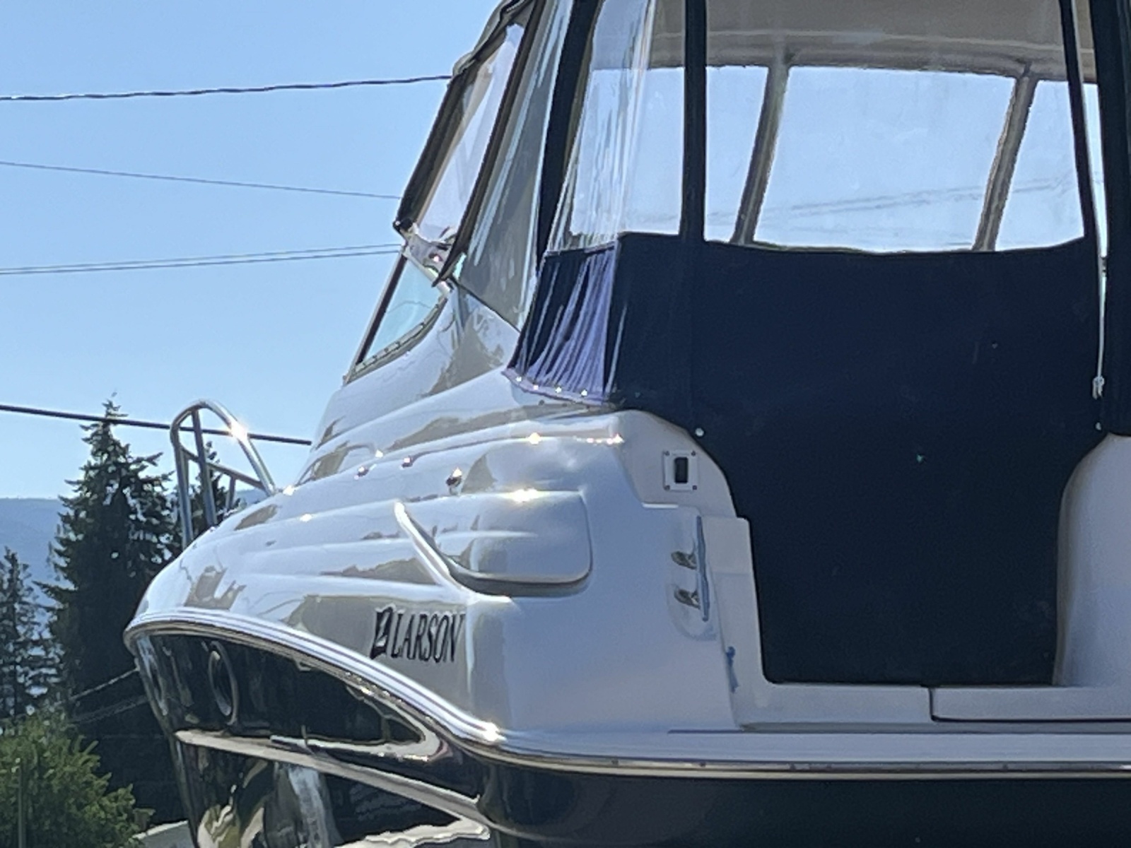2006 Larson Cabrio 370 37