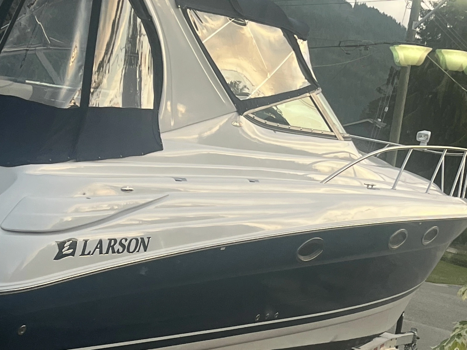 2006 Larson Cabrio 370 37