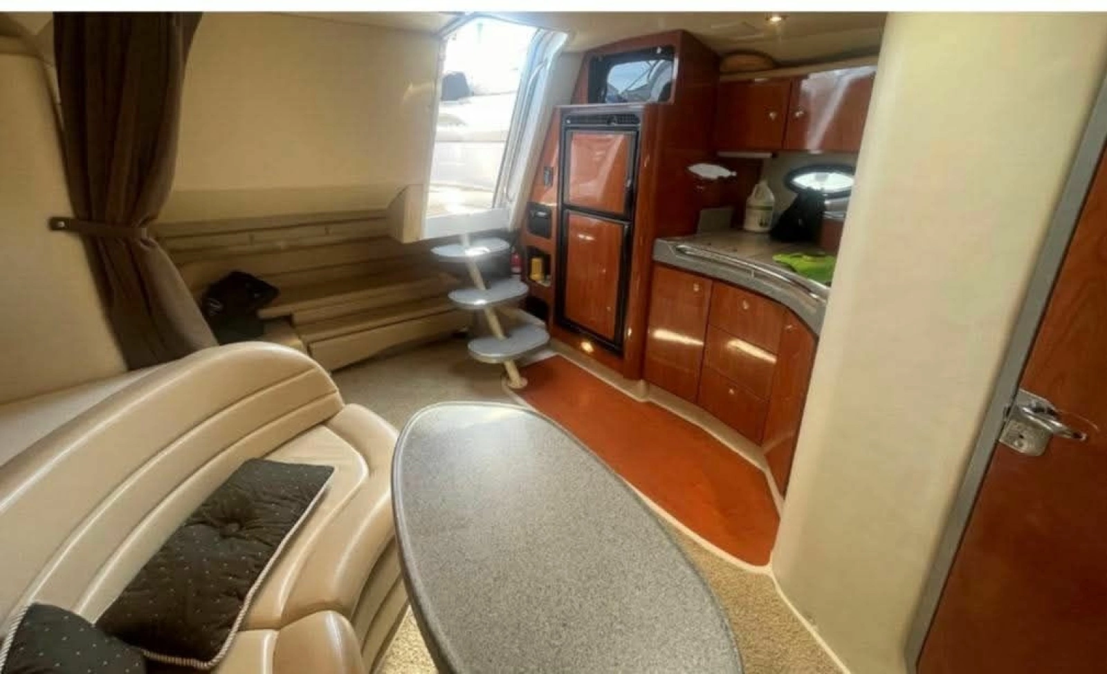 2006 Larson Cabrio 370 37