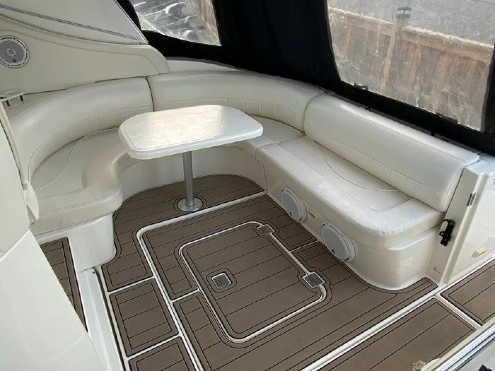 2002 Cruisers Yachts 3672 40