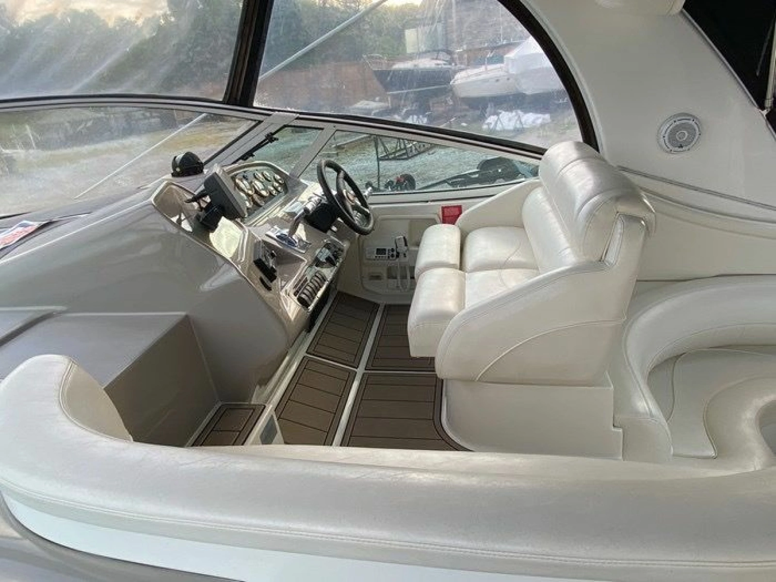 2002 Cruisers Yachts 3672 40