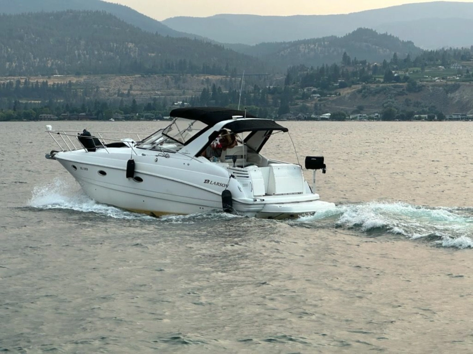 2000 Larson Cabrio 330 33