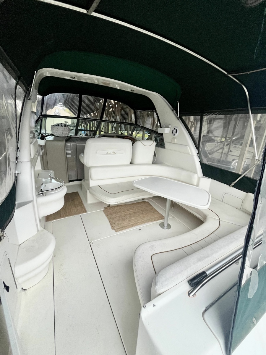 1999 Sea Ray 310 Sundancer 31