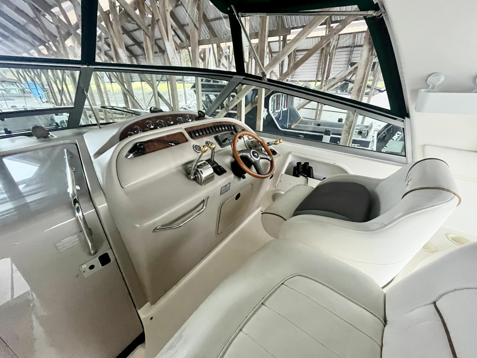 1999 Sea Ray 310 Sundancer 31