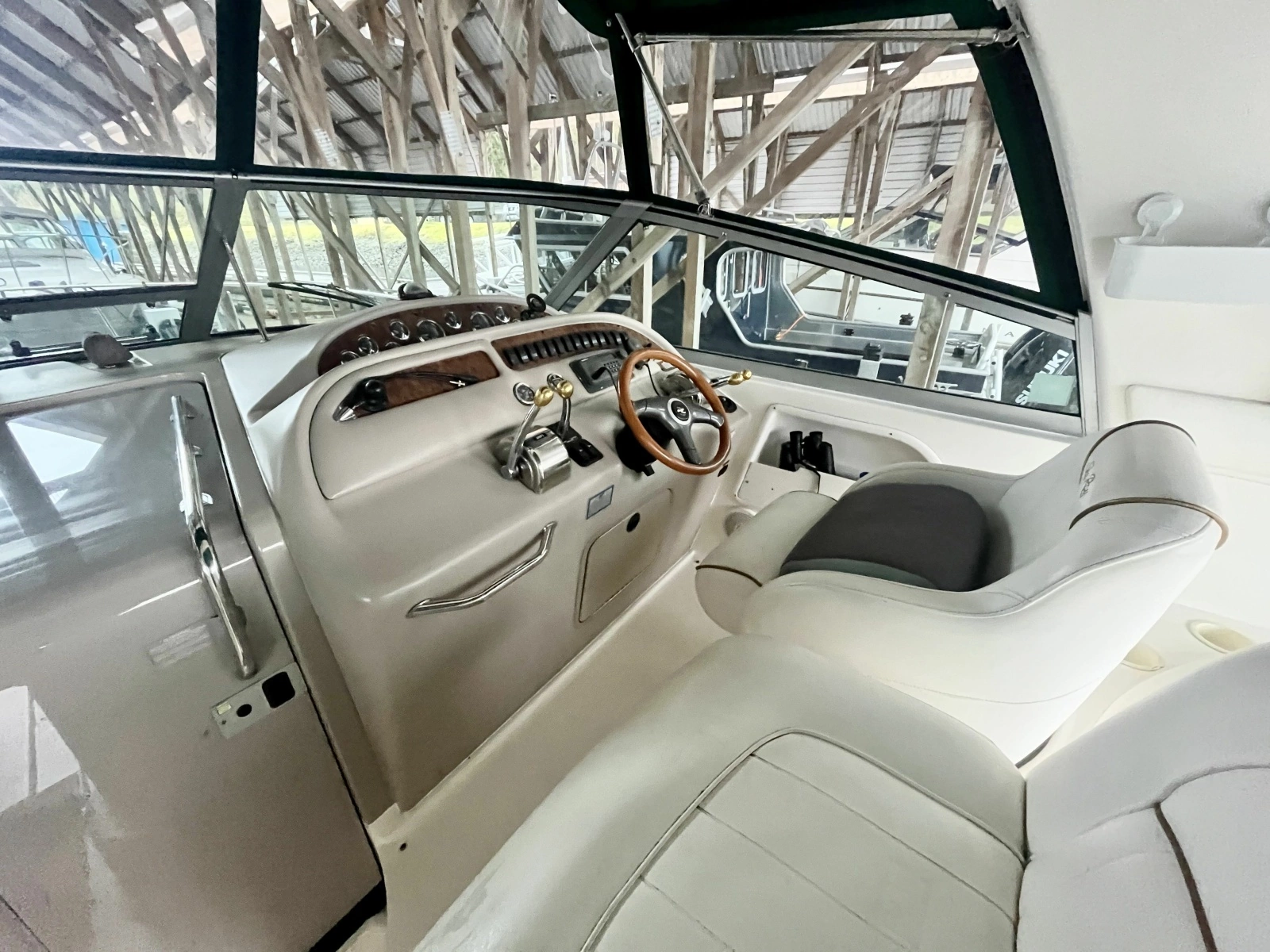 1999 Sea Ray 310 Sundancer 31