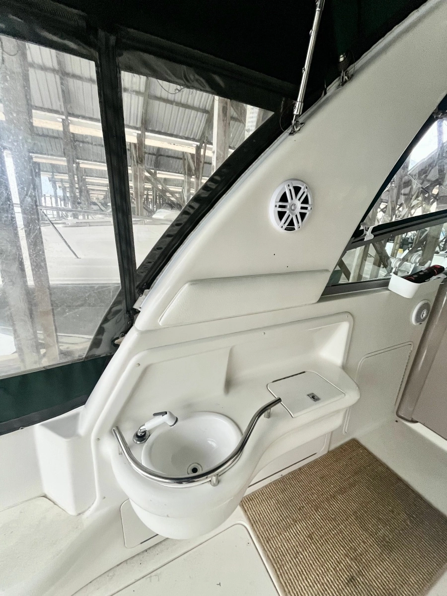 1999 Sea Ray 310 Sundancer 31