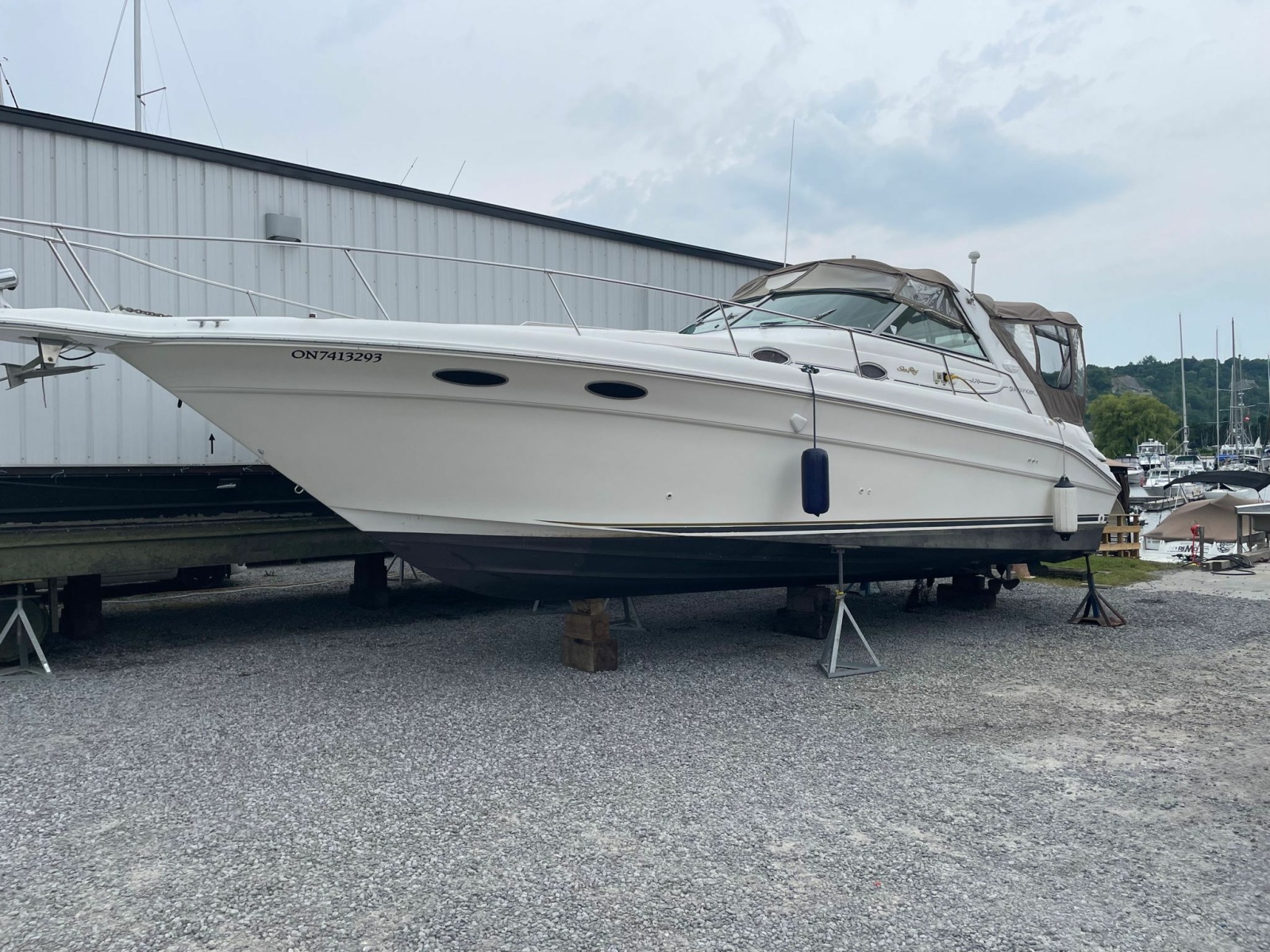 1997 Sea Ray 330 Sundancer 33