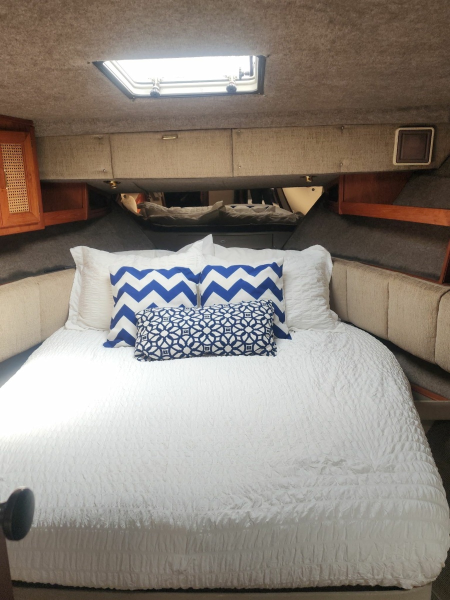 1985 Bayliner 3870 Motoryacht 38