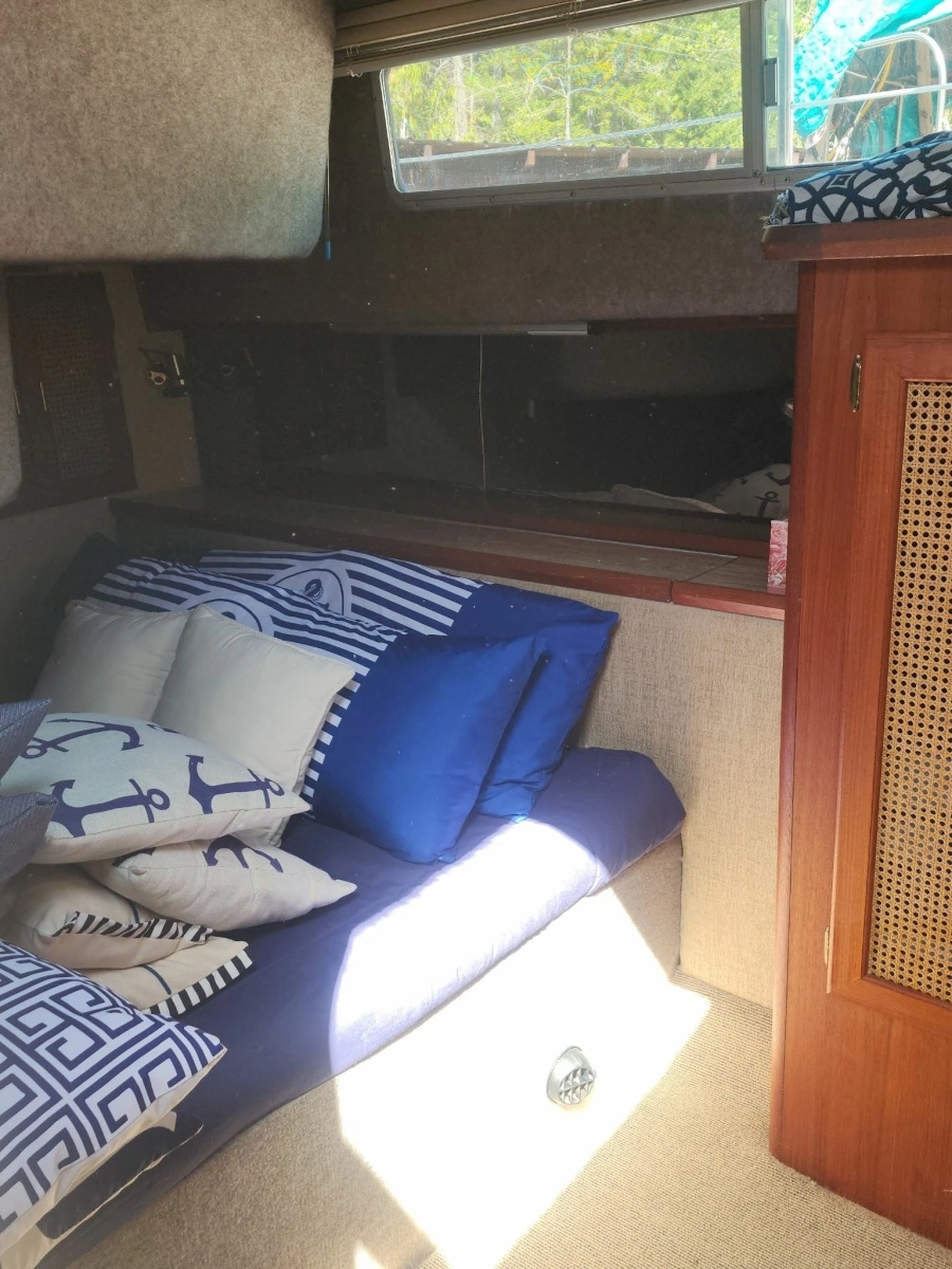 1985 Bayliner 3870 Motoryacht 38