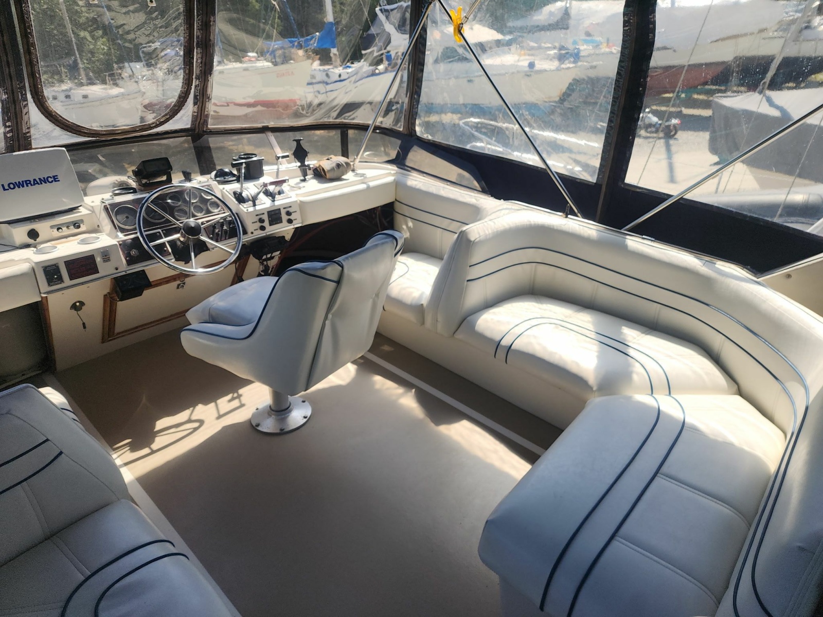 1985 Bayliner 3870 Motoryacht 38
