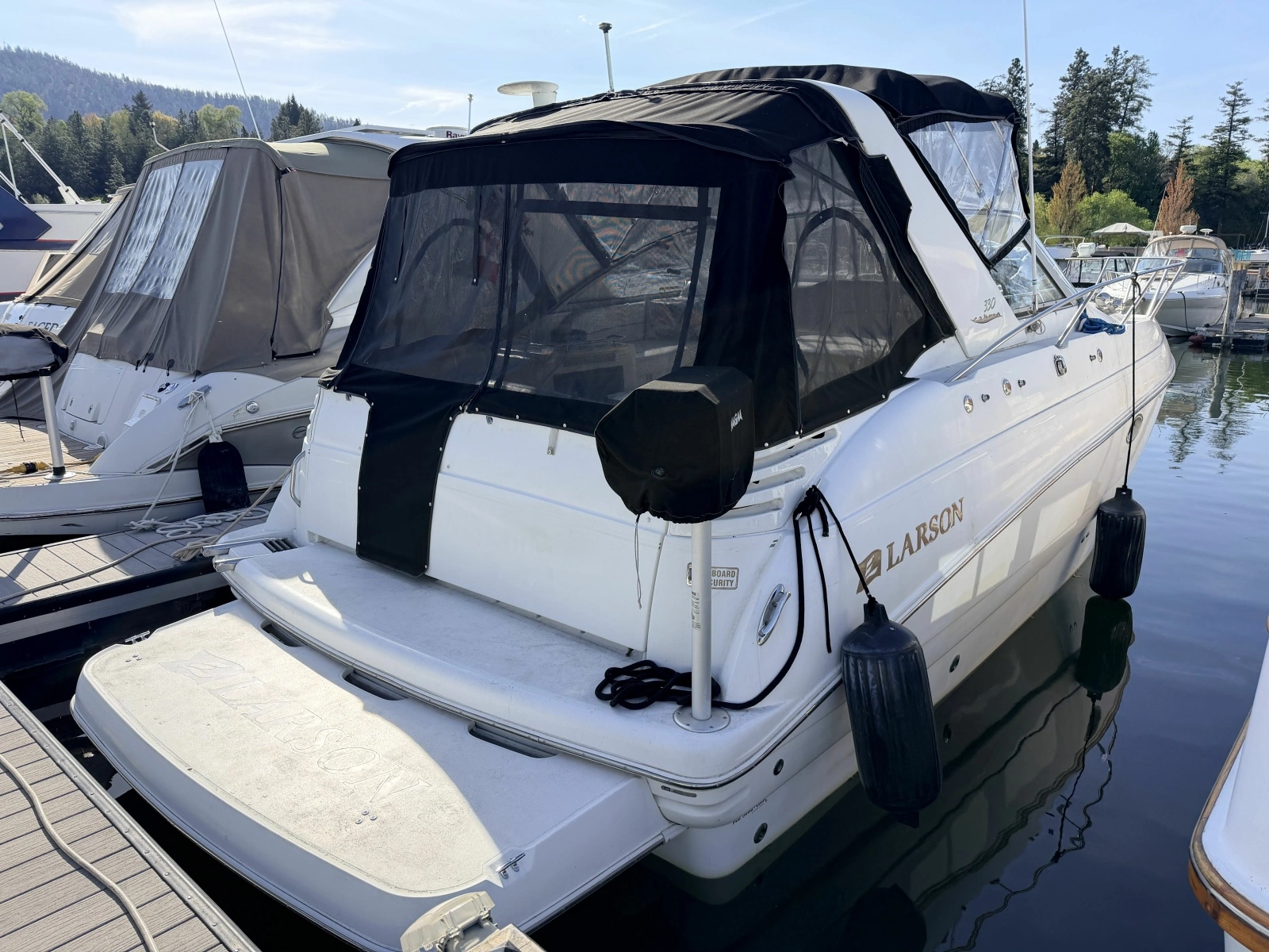 2000 Larson Cabrio 330 33