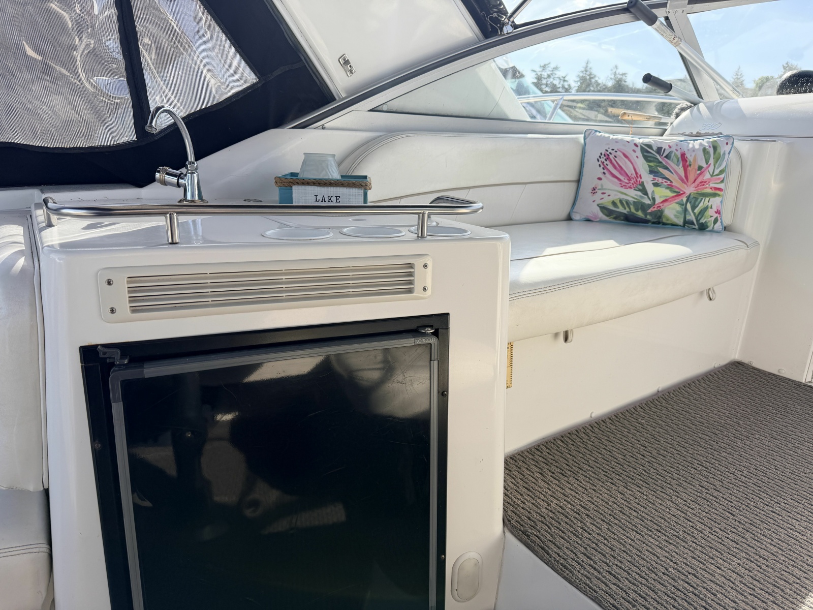 2000 Larson Cabrio 330 33