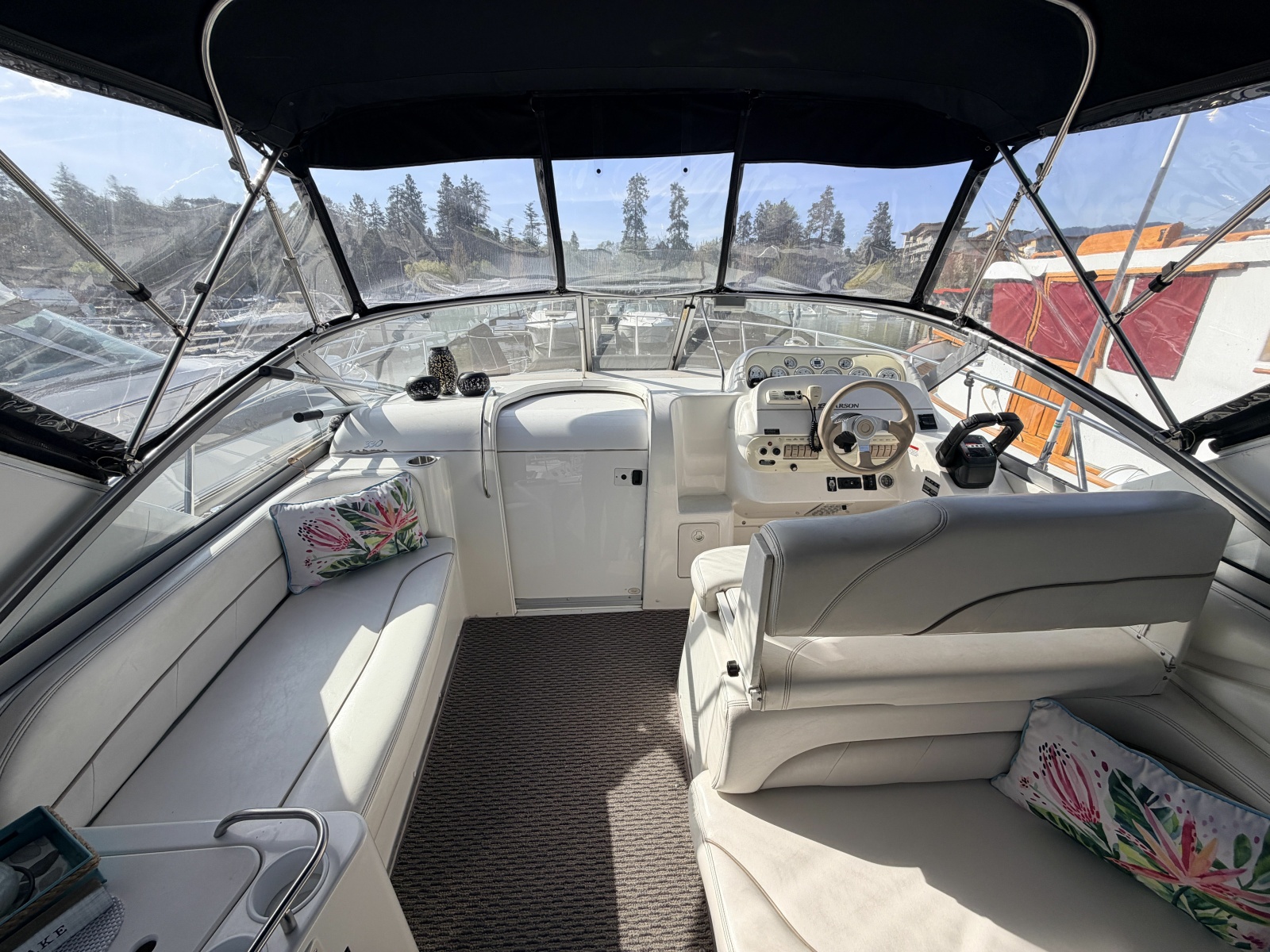 2000 Larson Cabrio 330 33