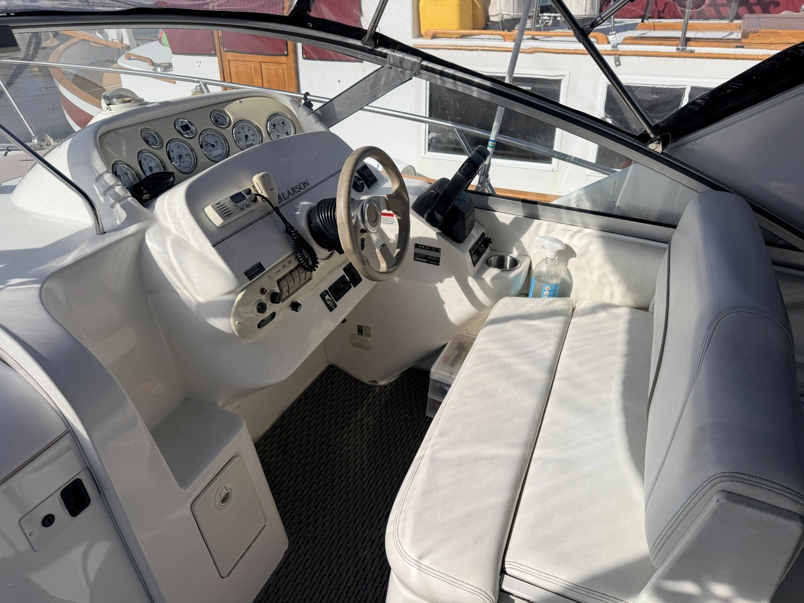 2000 Larson Cabrio 330 33
