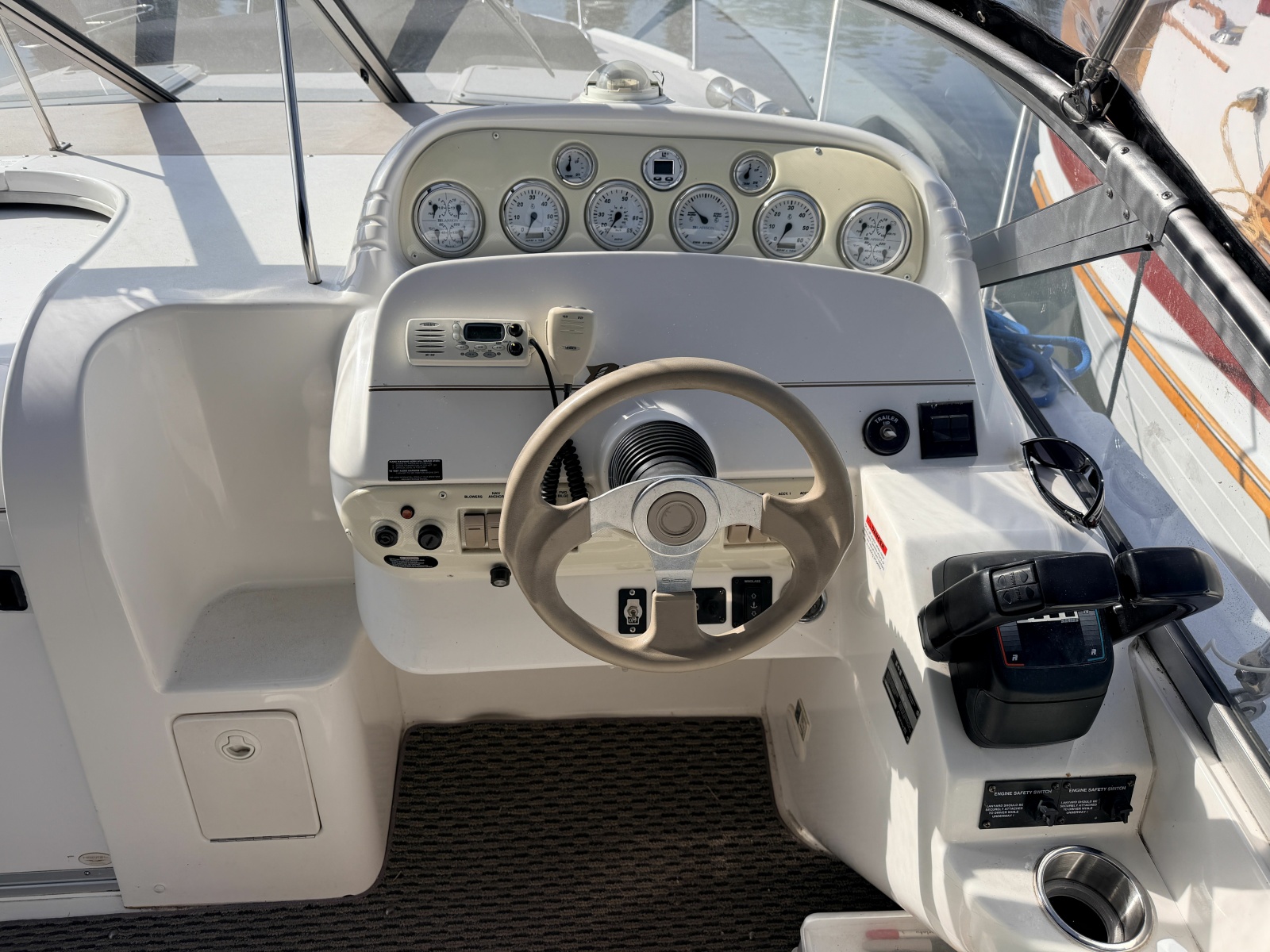 2000 Larson Cabrio 330 33