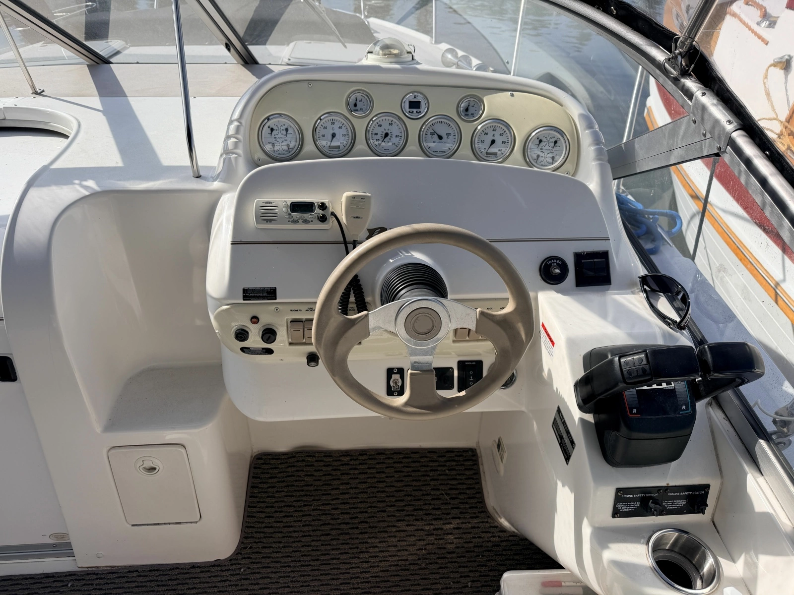 2000 Larson Cabrio 330 33