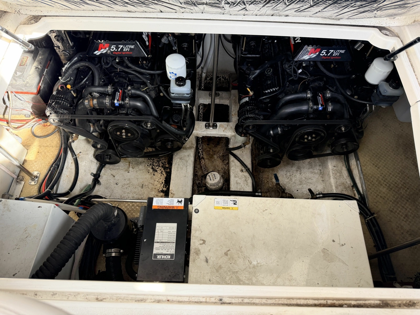 2000 Larson Cabrio 330 33