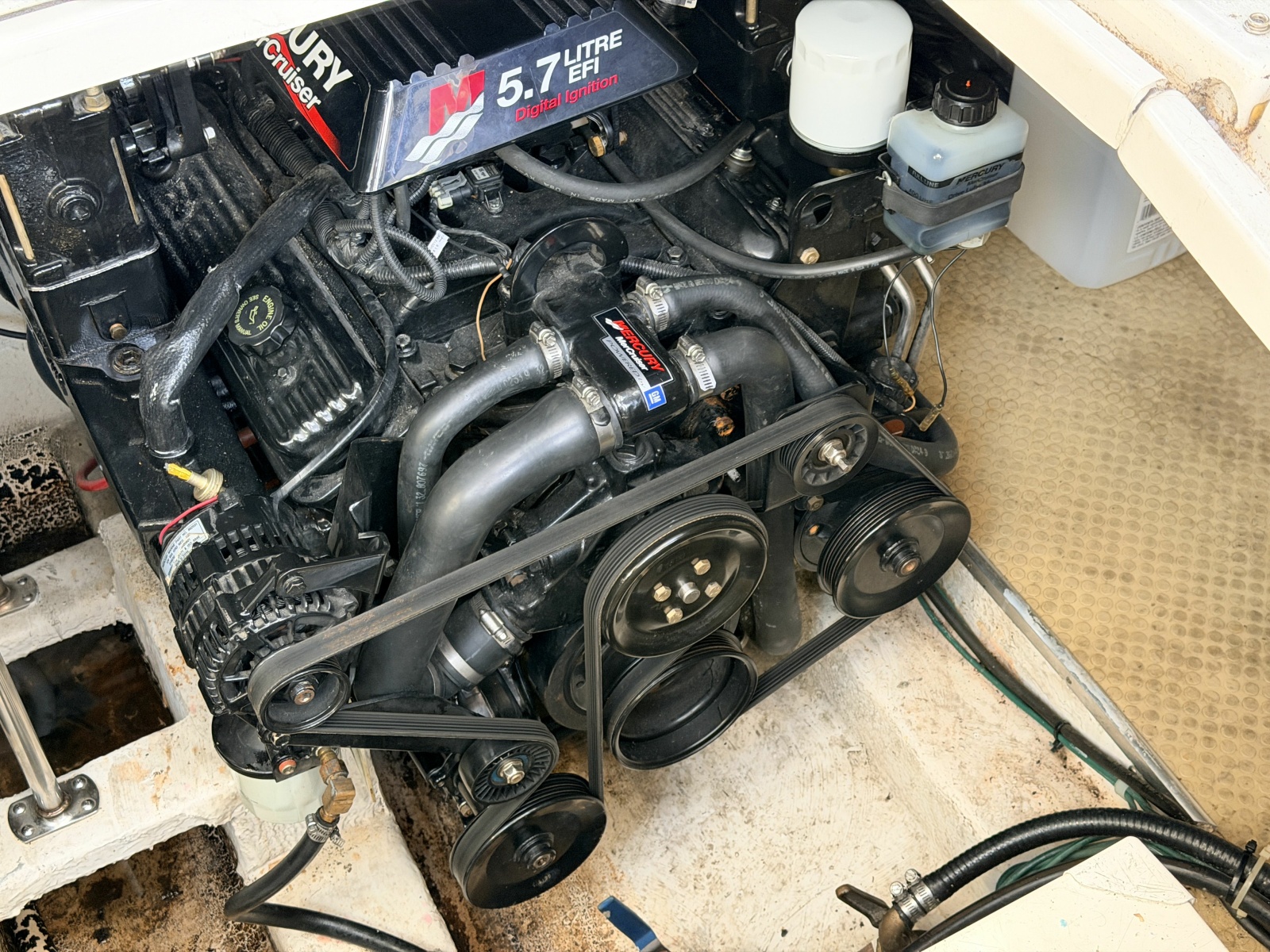 2000 Larson Cabrio 330 33