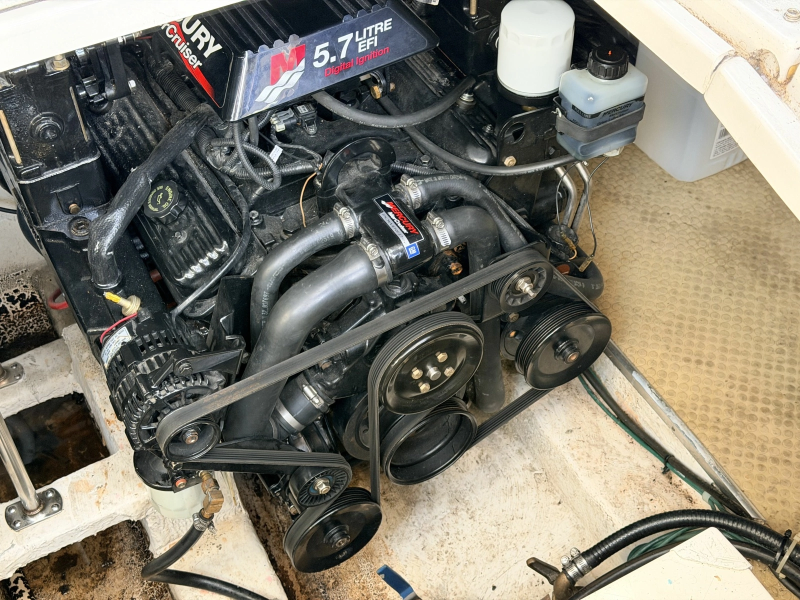 2000 Larson Cabrio 330 33