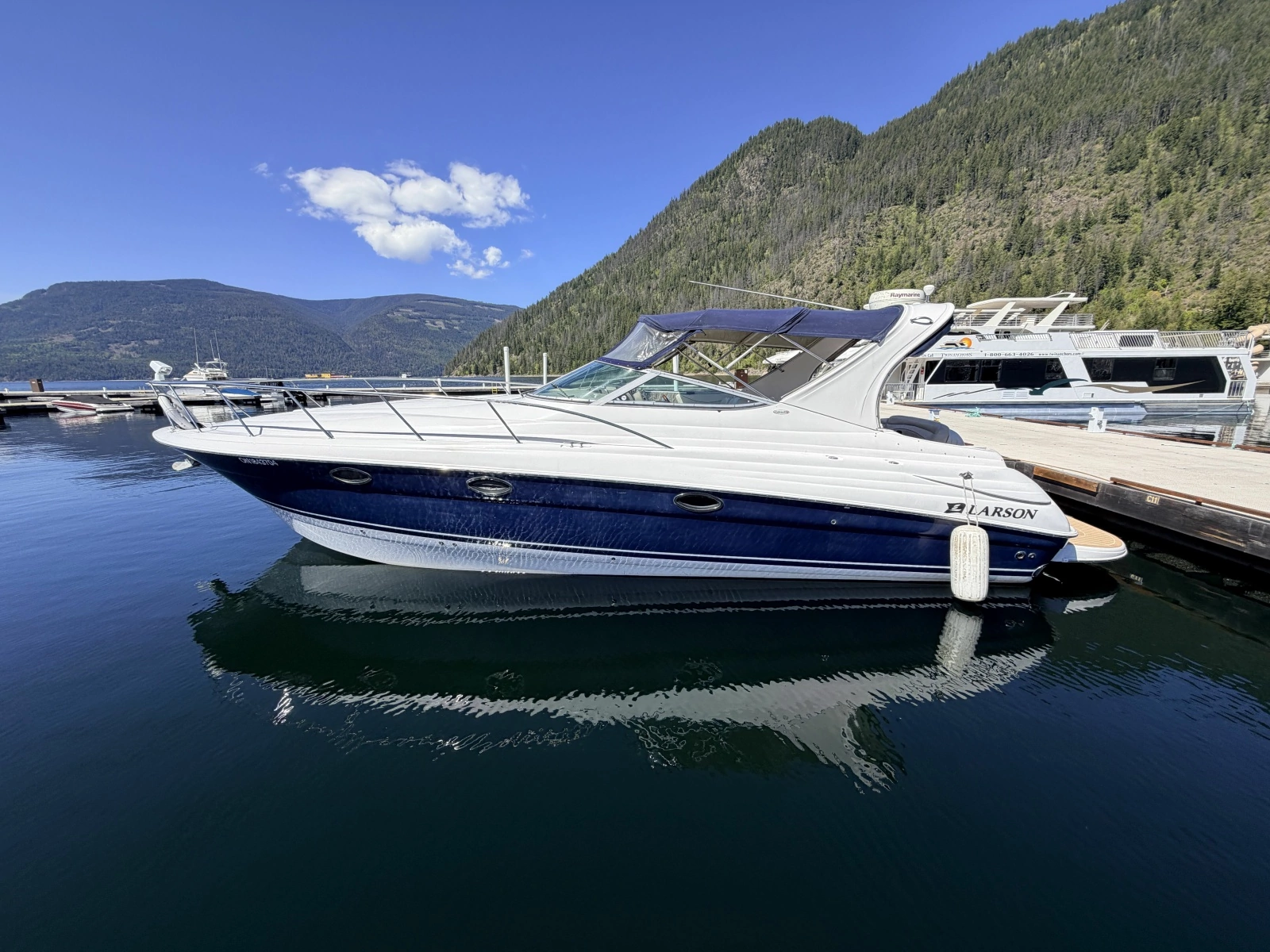 2006 Larson Cabrio 370 37