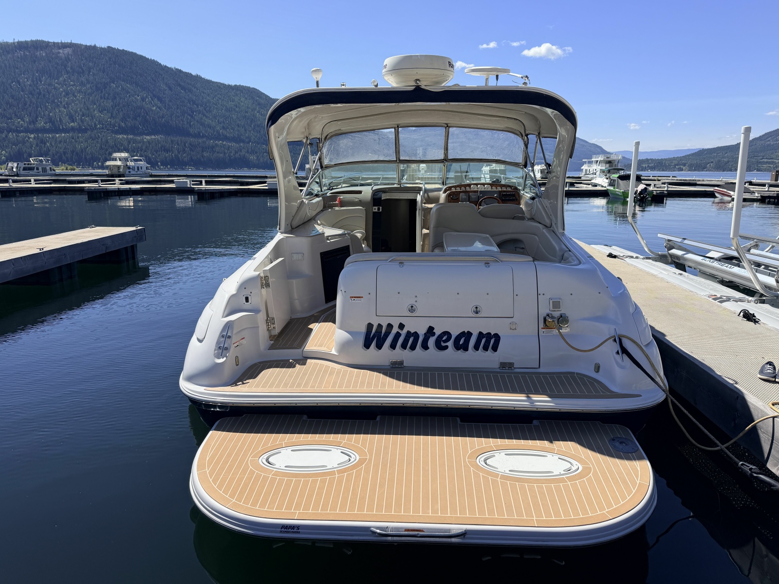 2006 Larson Cabrio 370 37