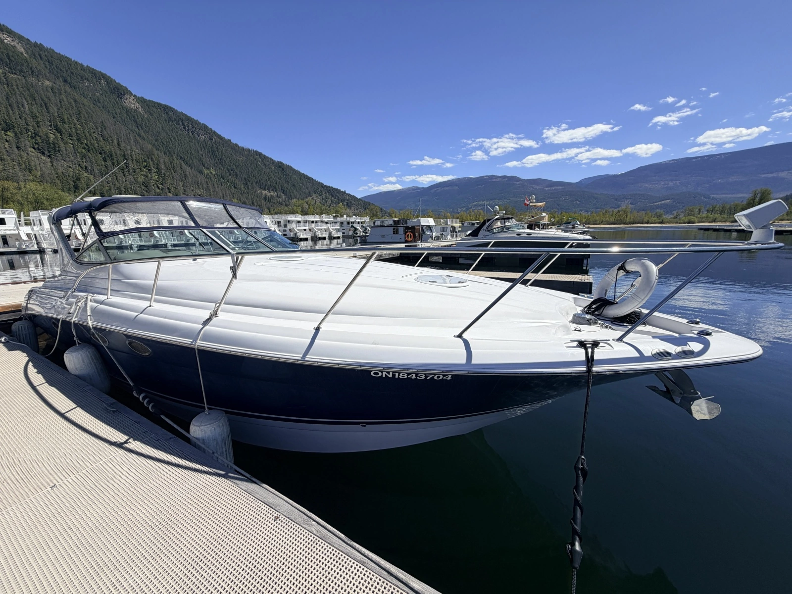 2006 Larson Cabrio 370 37