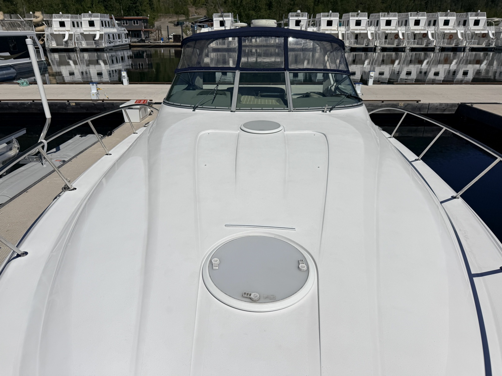 2006 Larson Cabrio 370 37
