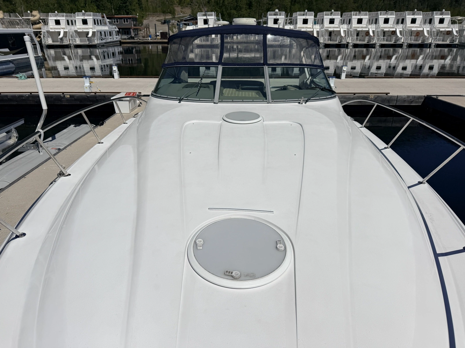 2006 Larson Cabrio 370 37