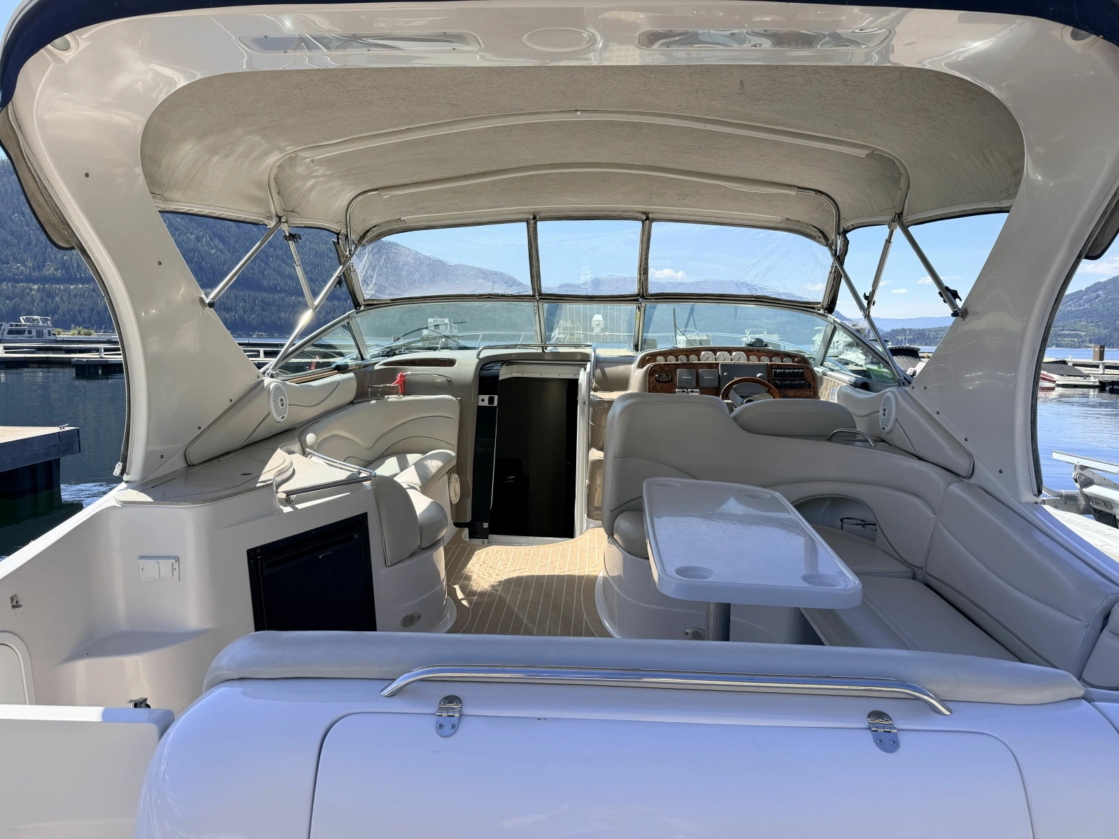 2006 Larson Cabrio 370 37