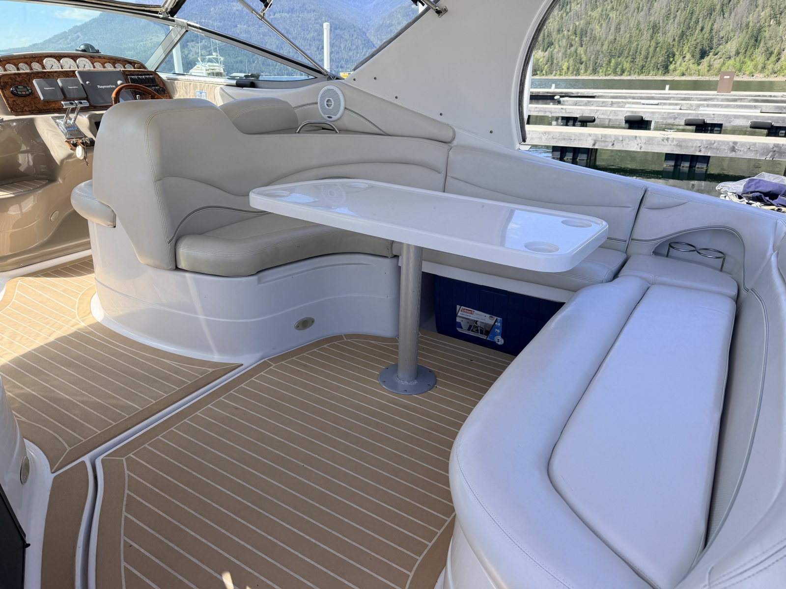 2006 Larson Cabrio 370 37