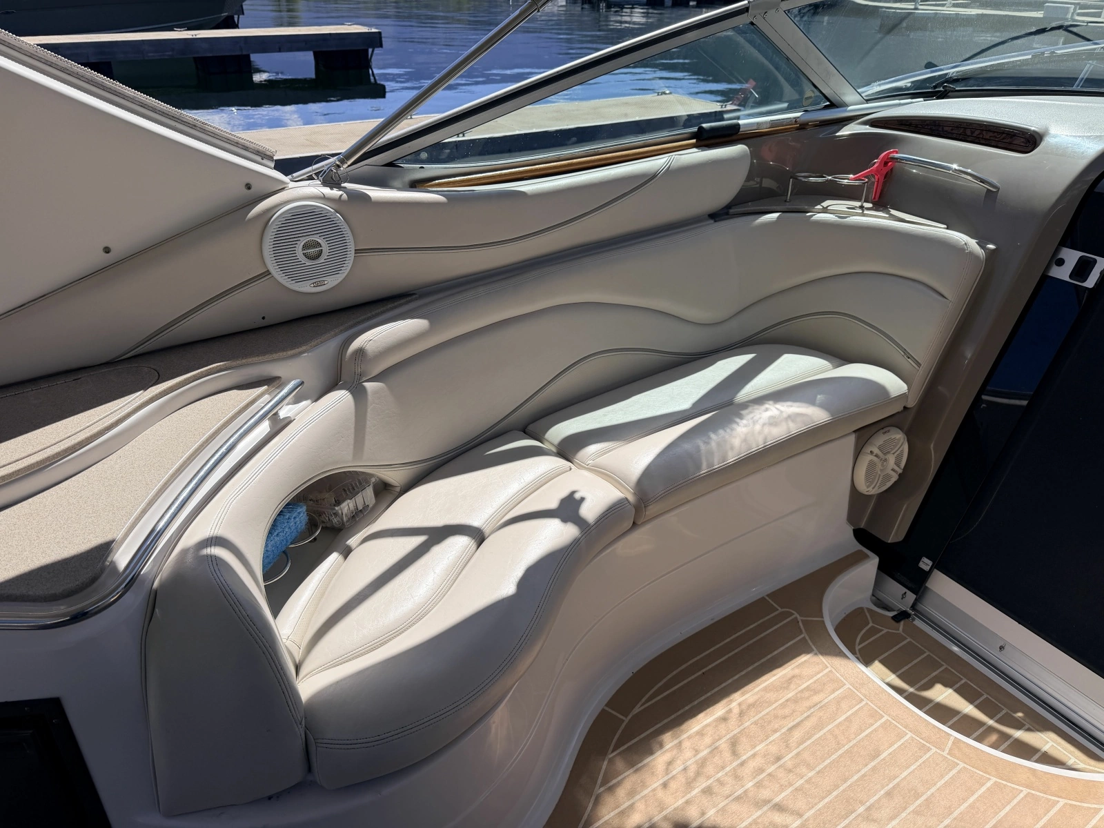 2006 Larson Cabrio 370 37