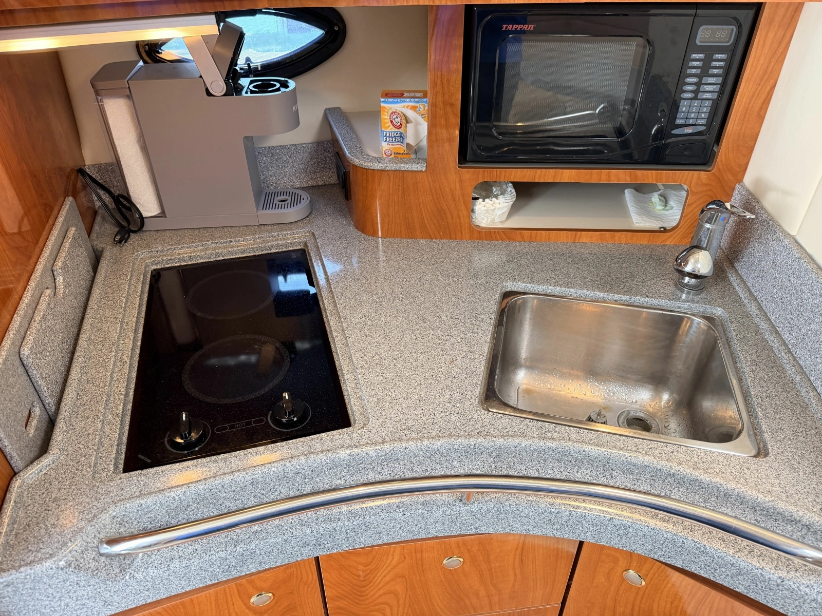 2006 Larson Cabrio 370 37