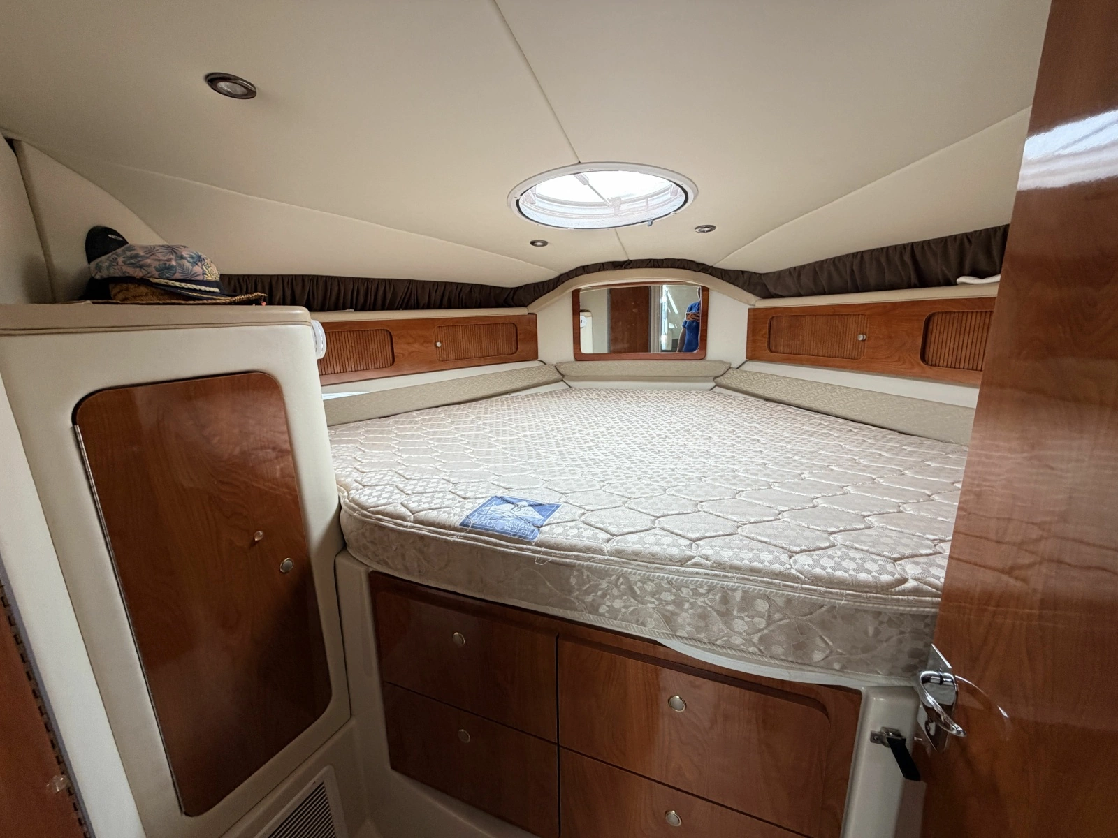 2006 Larson Cabrio 370 37