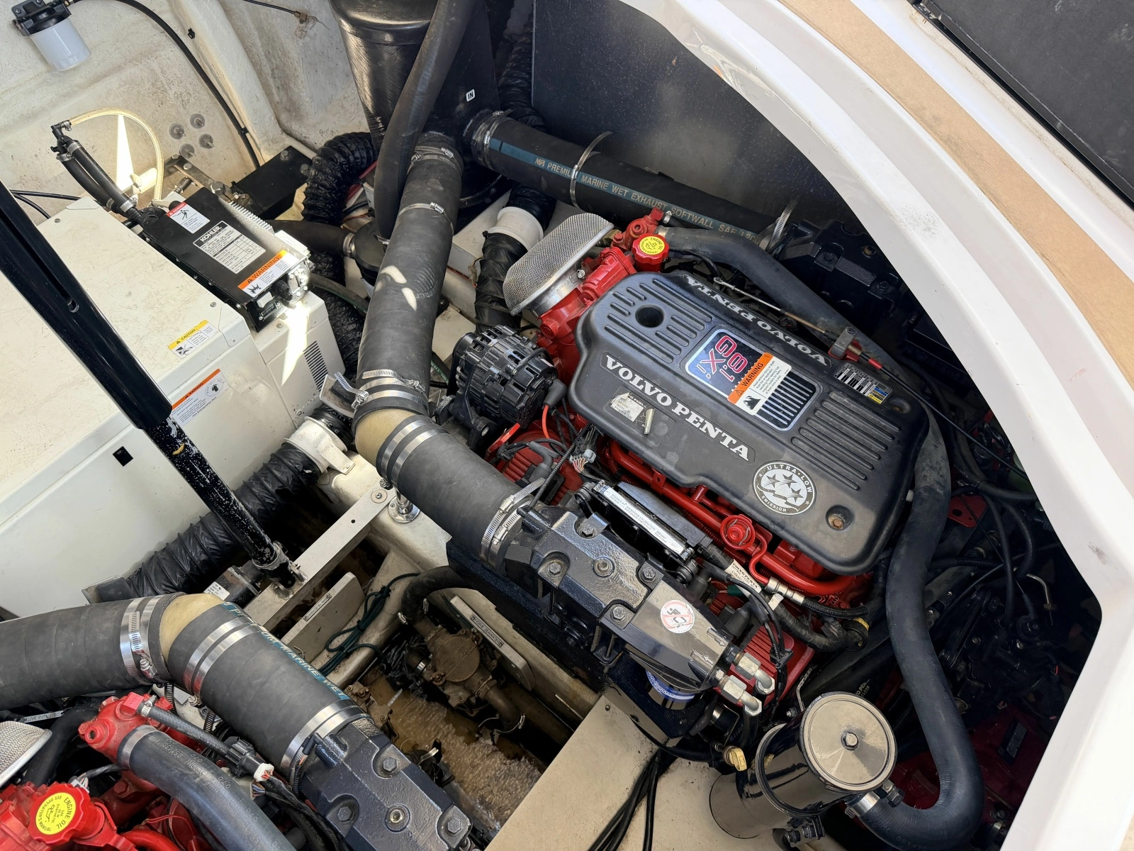 2006 Larson Cabrio 370 37