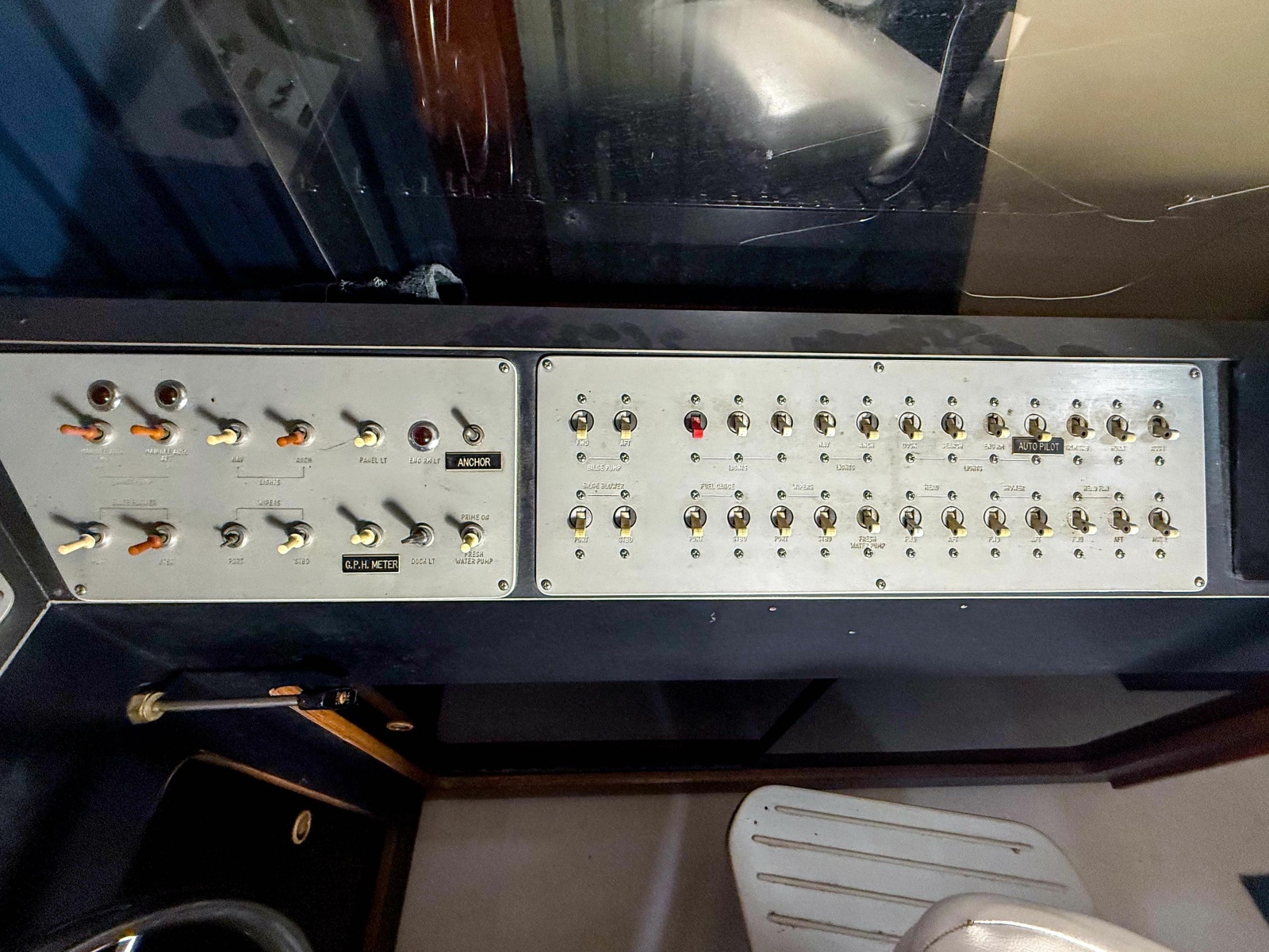 1977 Pacemaker FB Motor Yacht 40
