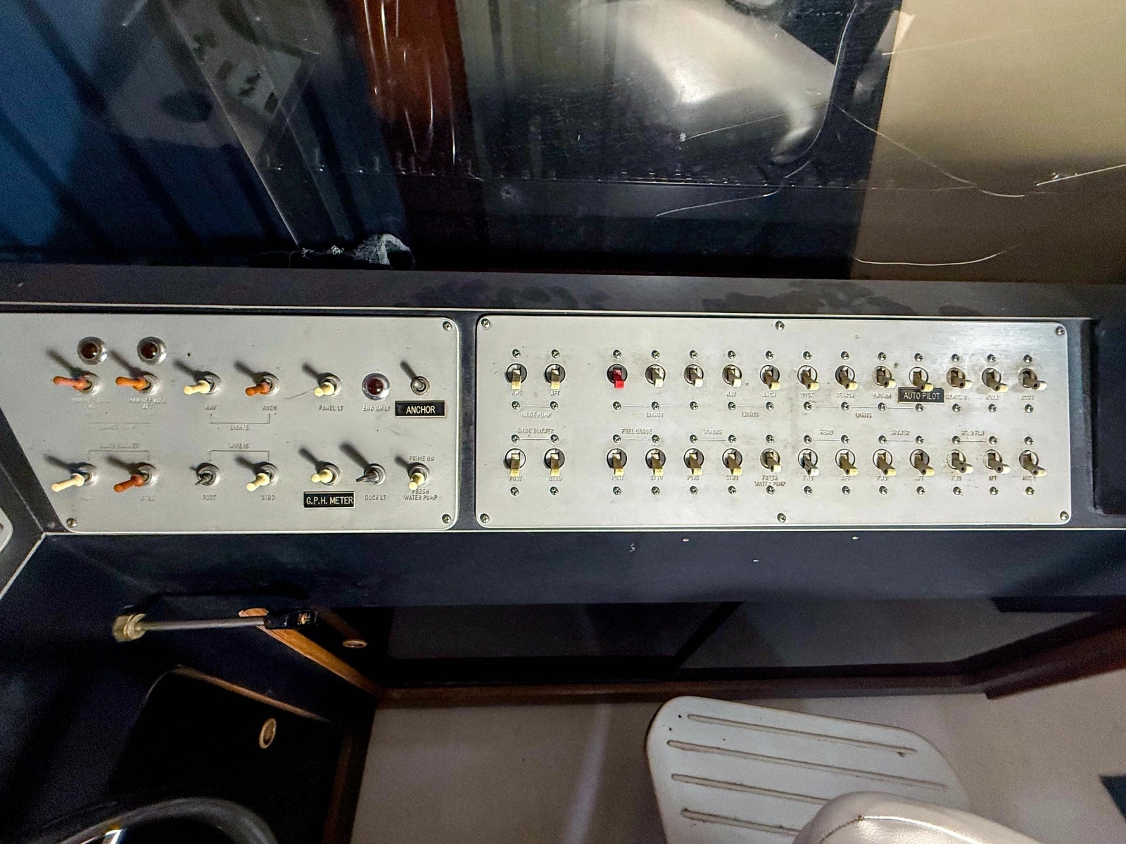 1977 Pacemaker FB Motor Yacht 40