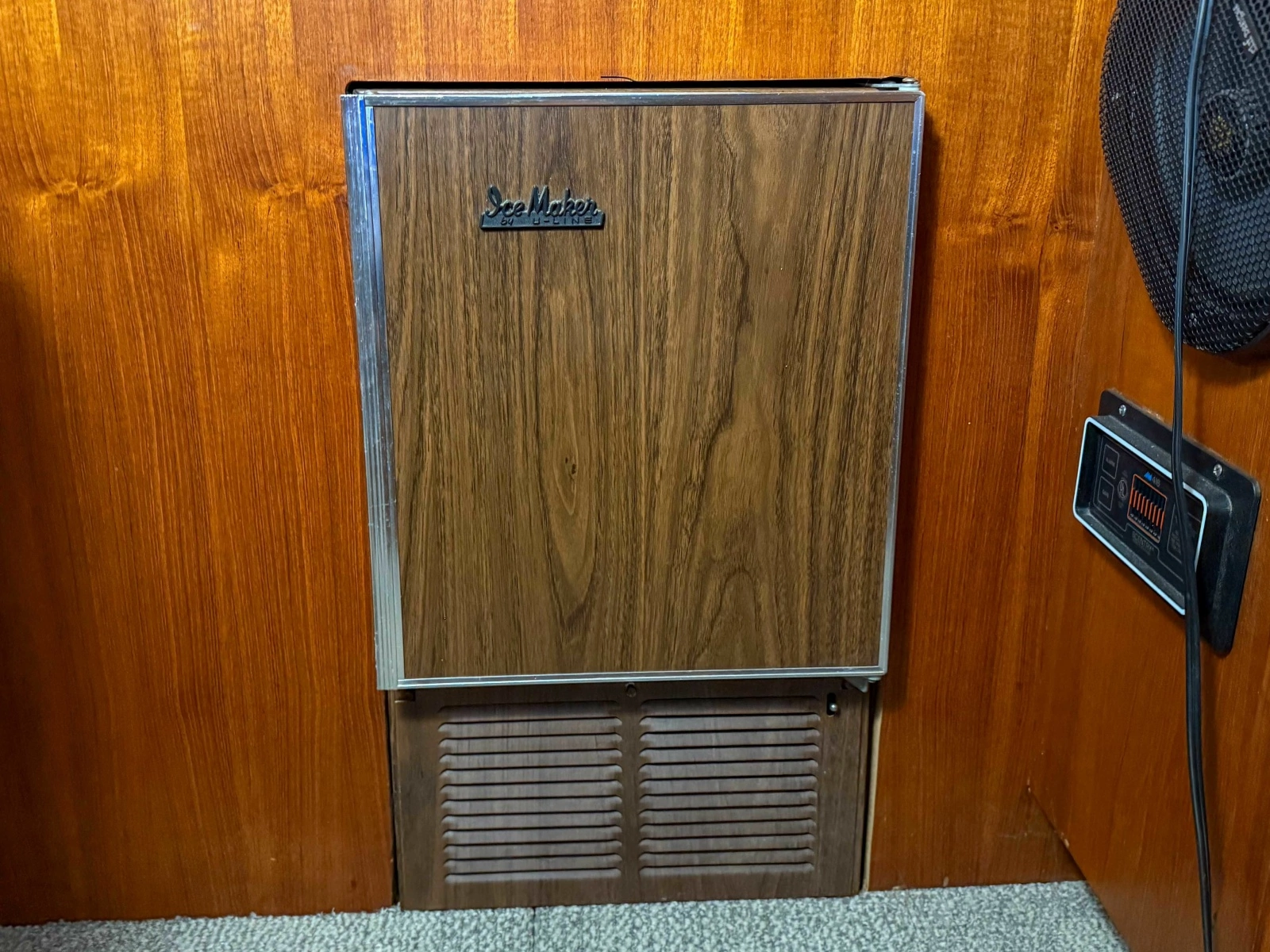 1977 Pacemaker FB Motor Yacht 40