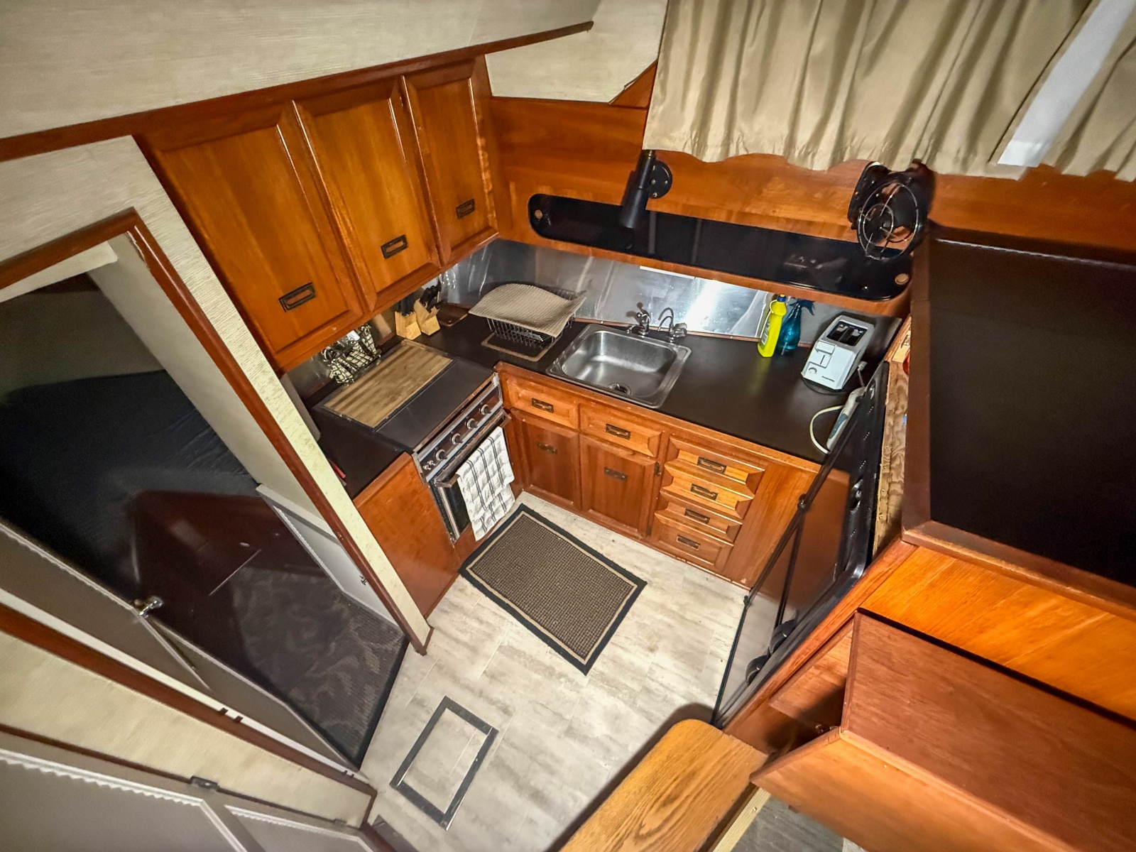 1977 Pacemaker FB Motor Yacht 40