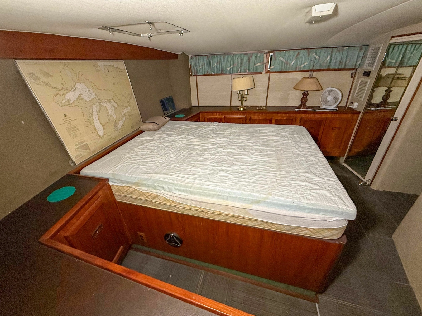 1977 Pacemaker FB Motor Yacht 40