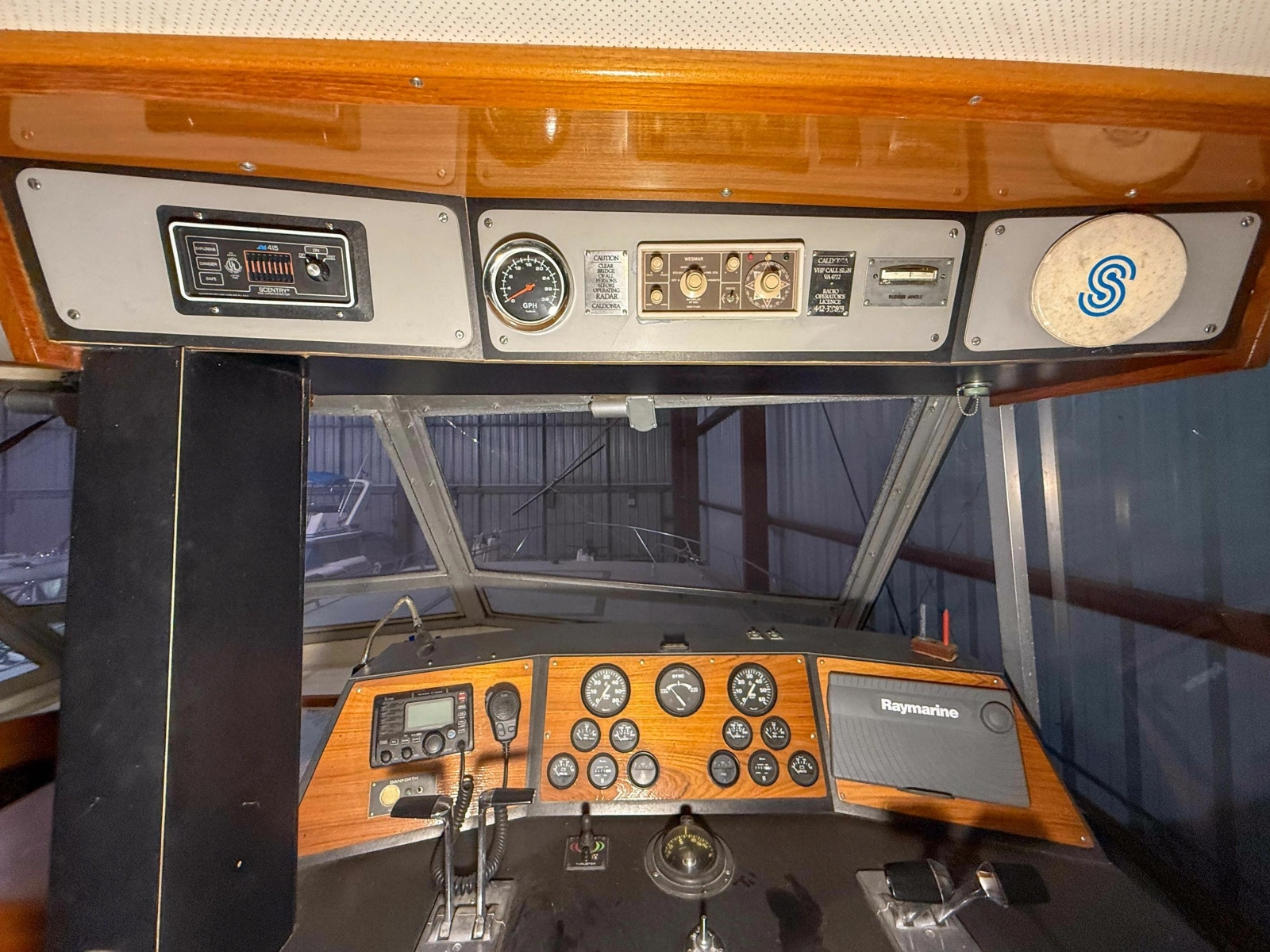 1977 Pacemaker FB Motor Yacht 40