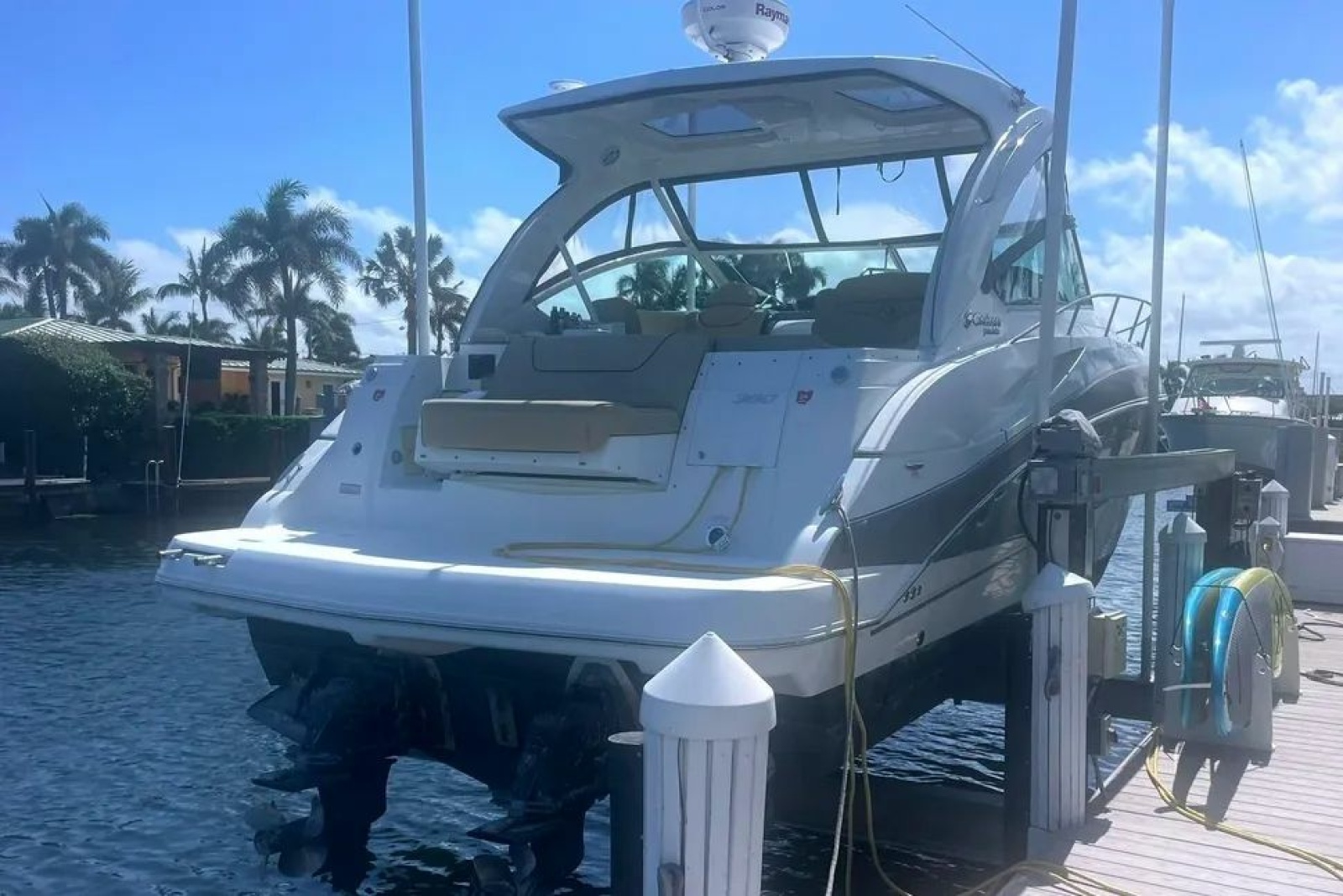 2014 Cruisers Yachts 380 Express 38