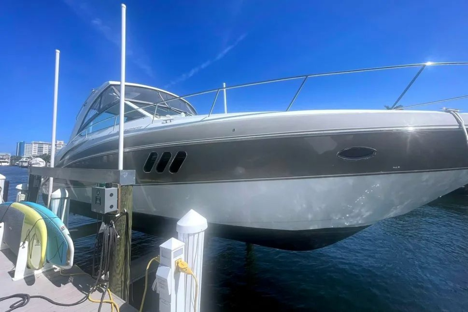 2014 Cruisers Yachts 380 Express 38