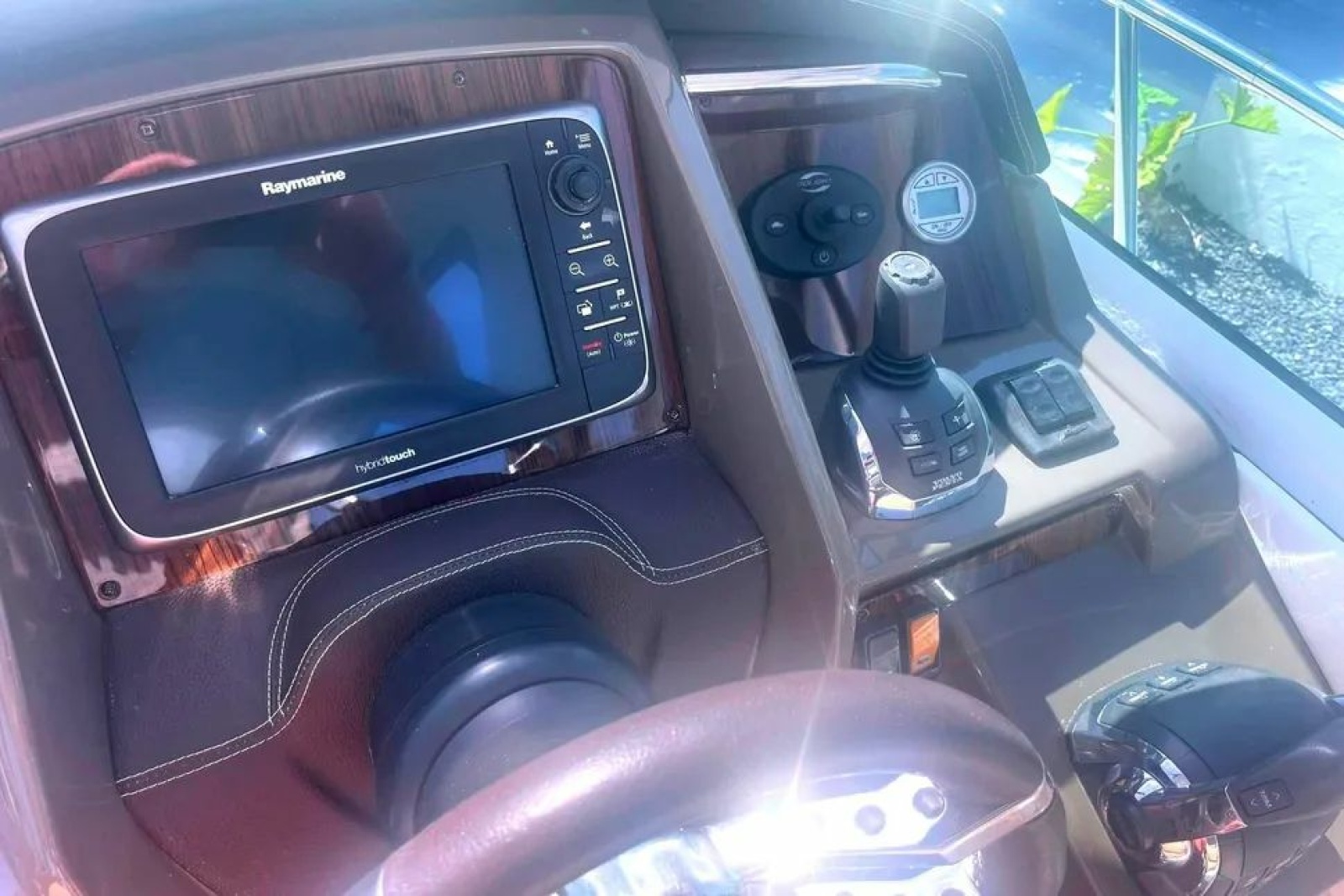 2014 Cruisers Yachts 380 Express 38
