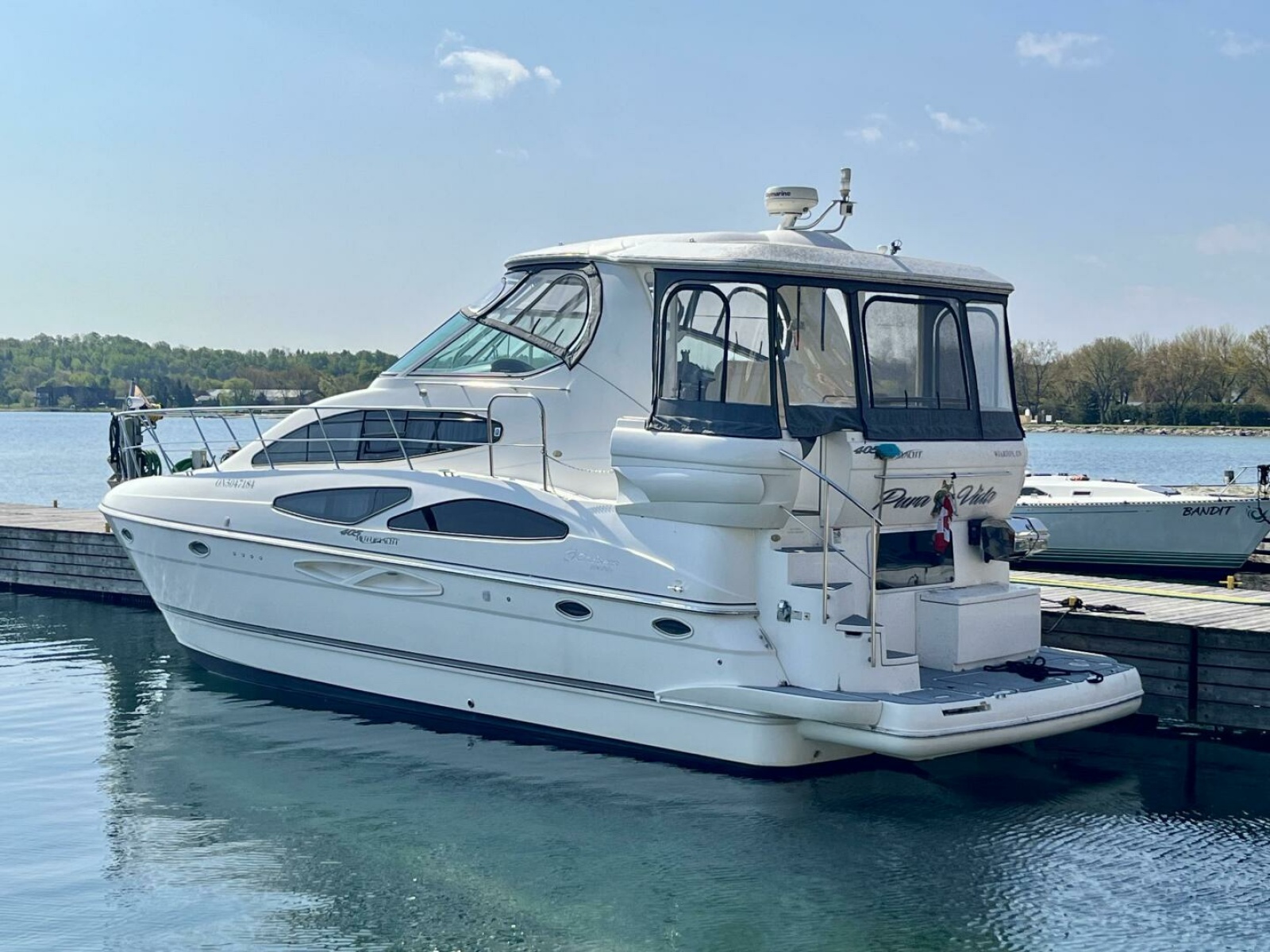 2005 Cruisers Yachts 405 Express Motor Yacht 40