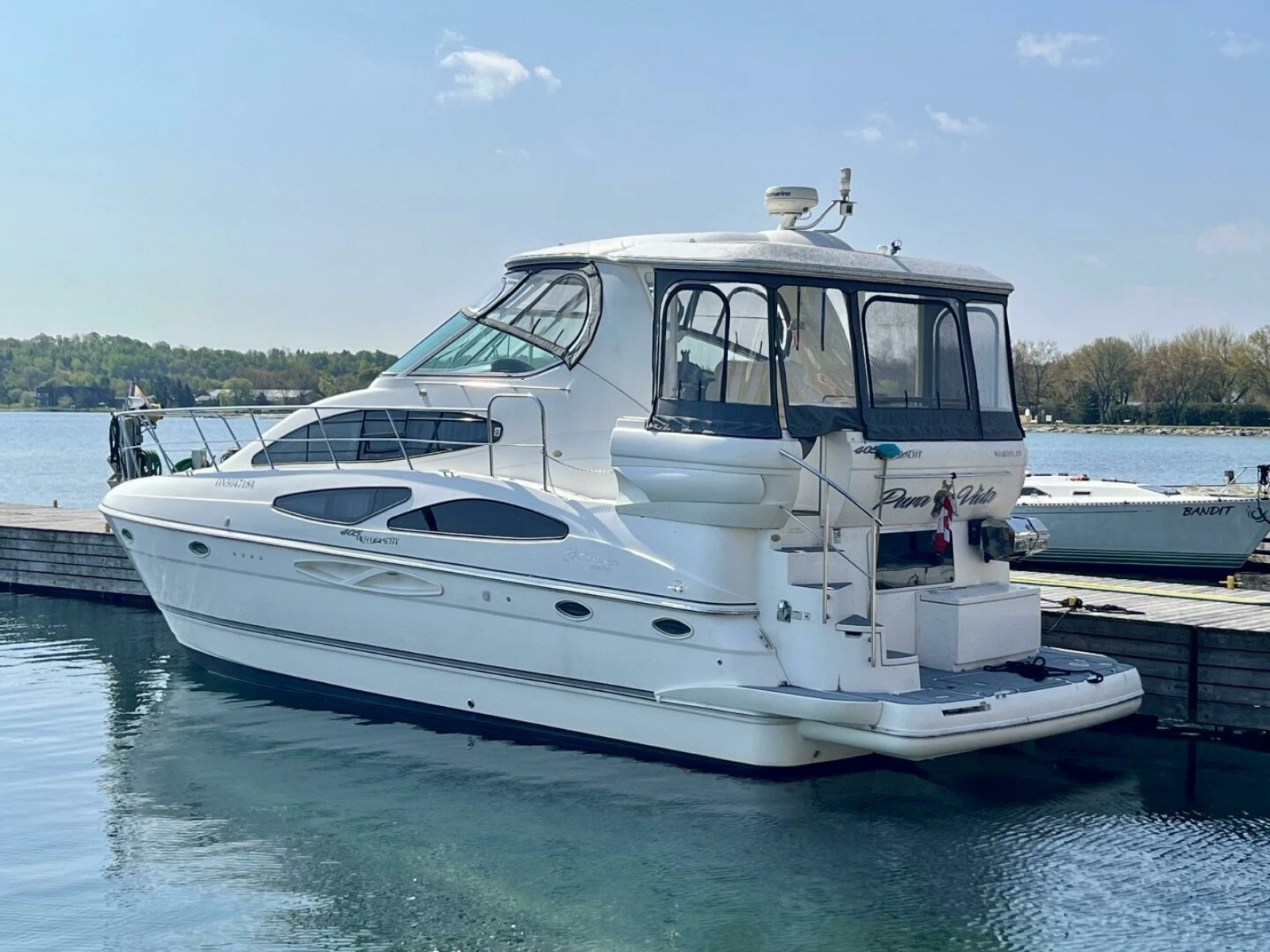 2005 Cruisers Yachts 405 Express Motor Yacht 40