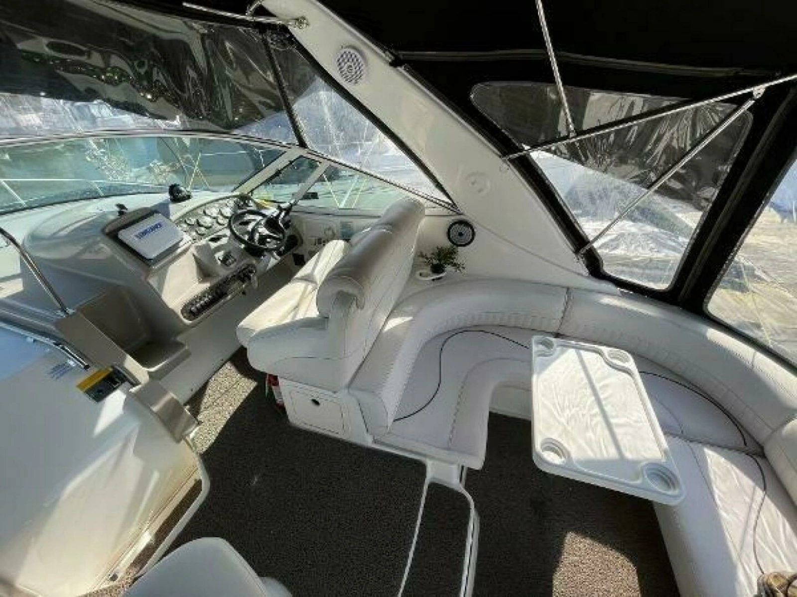 2001 Cruisers Yachts 3470 34
