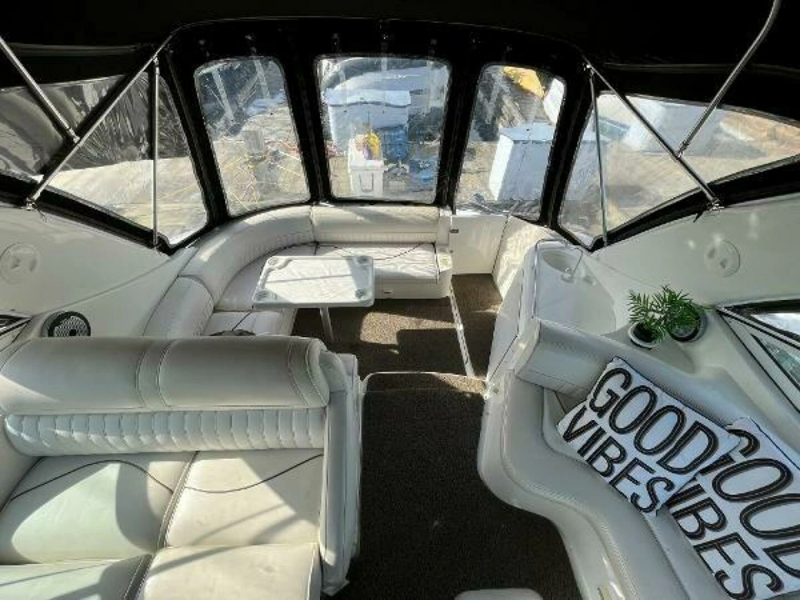 2001 Cruisers Yachts 3470 34