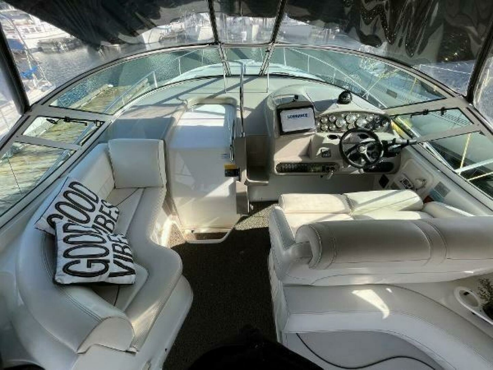 2001 Cruisers Yachts 3470 34