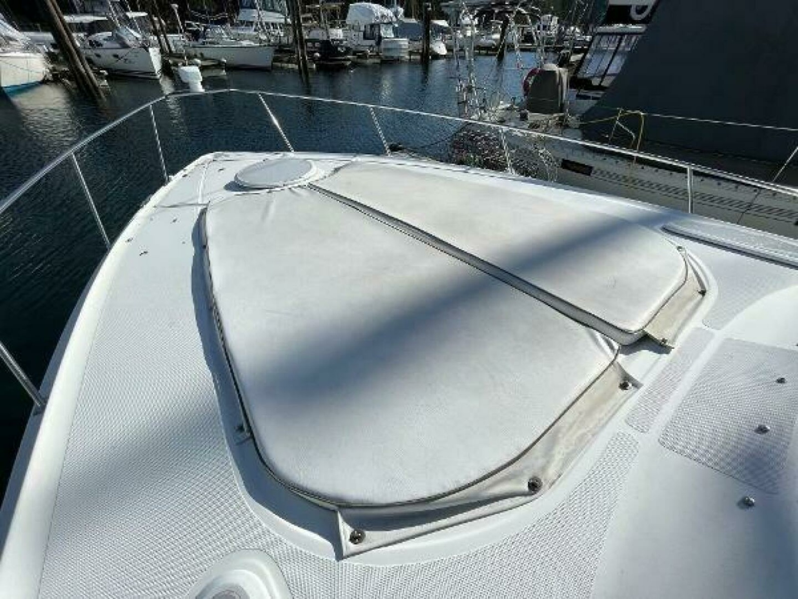 2001 Cruisers Yachts 3470 34